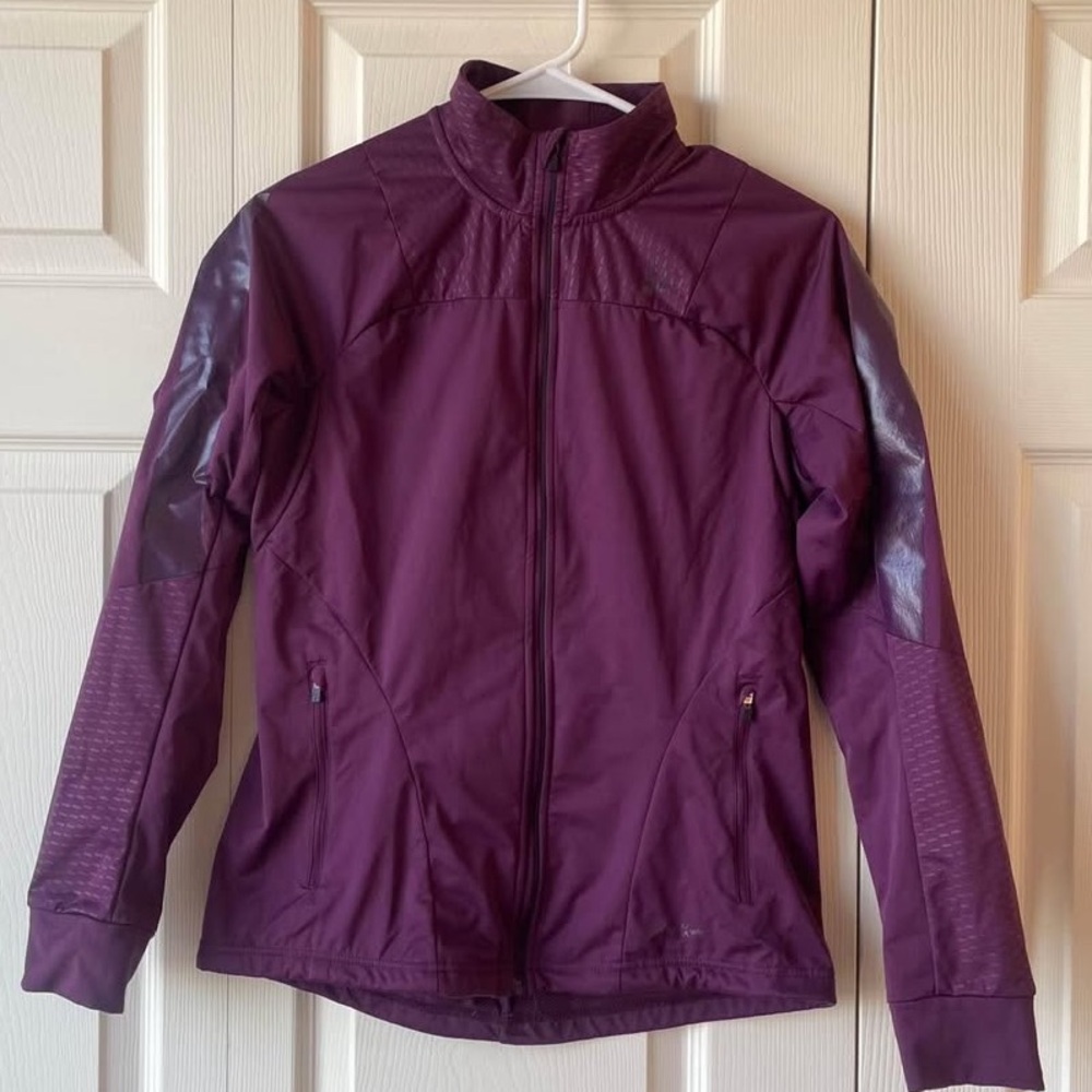 Women’s small Craft cross country ski or running jacket.